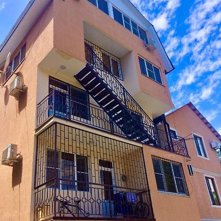 Hotel By The Sea Rozetta Сухумі Екстер'єр фото