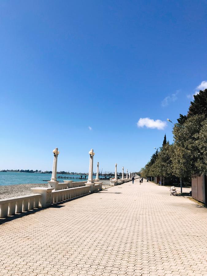 Hotel By The Sea Rozetta Сухумі Екстер'єр фото